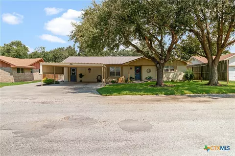 611 Jackson St, Edna, TX 77957