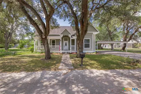 209 Progress St, Edna, TX 77957