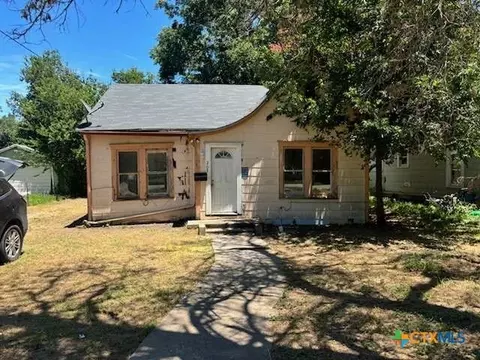 208 N Lumpkin St, Mart, TX 76664