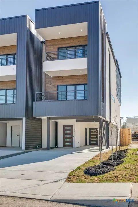 126 E Lachapelle, San Antonio, TX 78204