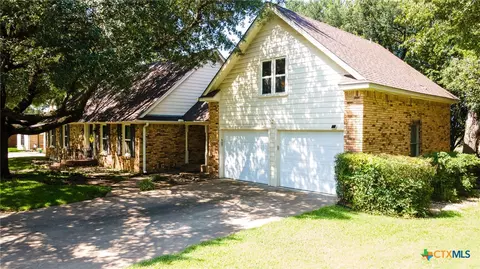 105 Sunny Ln, Gatesville, TX 76528