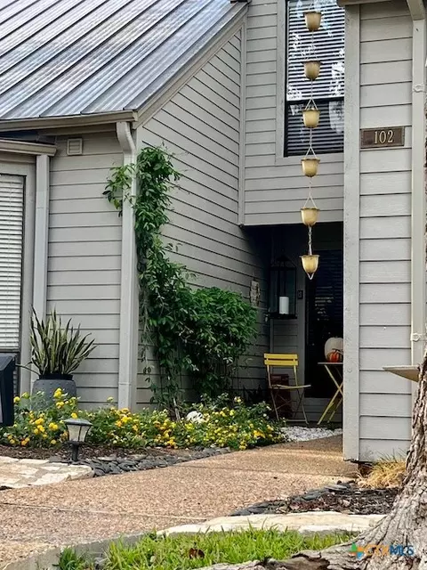 102 World Of Tennis Sq, Austin, TX 78738