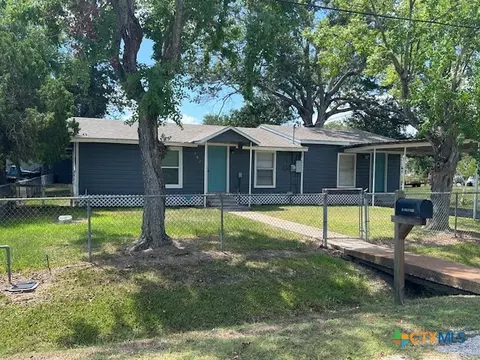507 W Cypress St, Edna, TX 77957