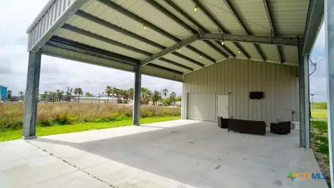 1206 W Commerce St, Port O'connor, TX 77982