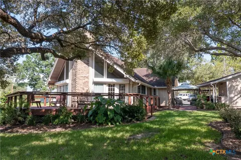 43 Twin Lakes Cir, Victoria, TX 77905