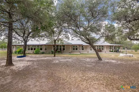 1901 Leisure Ln, Goliad, TX 77963