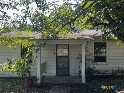 228 N Carroll Dr, Gatesville, TX 76528