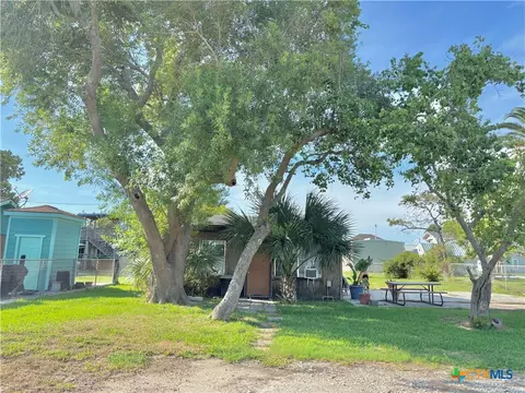 103 E Jefferson Ave, Port O'connor, TX 77982
