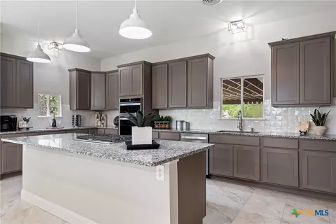 208 W 5th St, Lampasas, TX 76550
