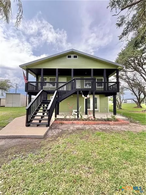 1008 W Adams Ave, Port O'connor, TX 77982