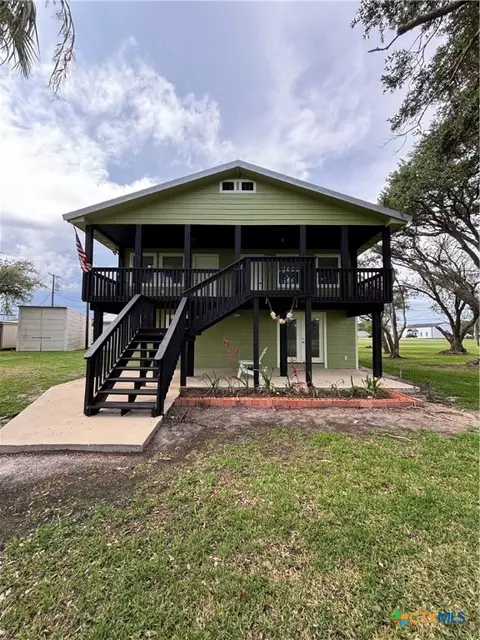 1008 W Adams Ave, Port O'connor, TX 77982