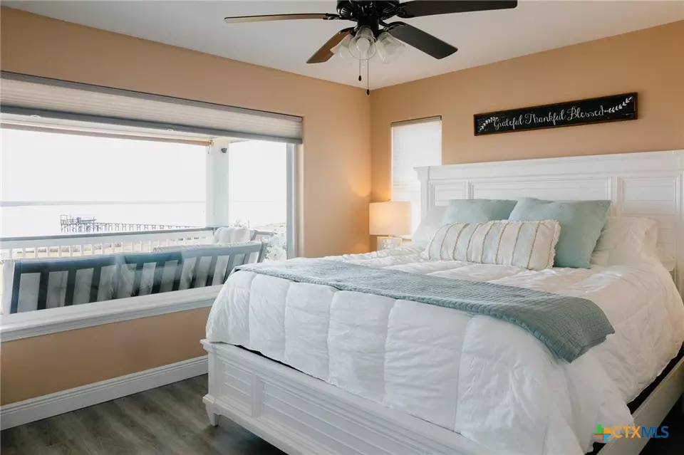 Bedroom - 299 Bay Dr, Palacios, TX 77465 photo 6 of 8