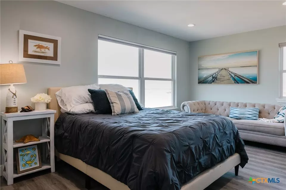 Bedroom - 299 Bay Dr, Palacios, TX 77465 photo 4 of 8