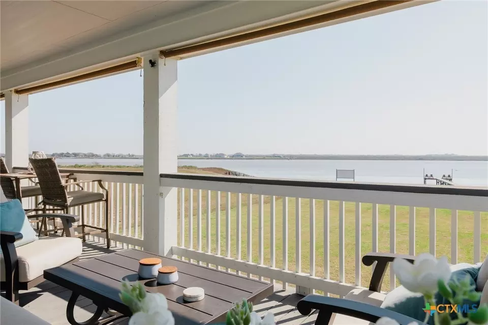 Exterior - 299 Bay Dr, Palacios, TX 77465 photo 7 of 10