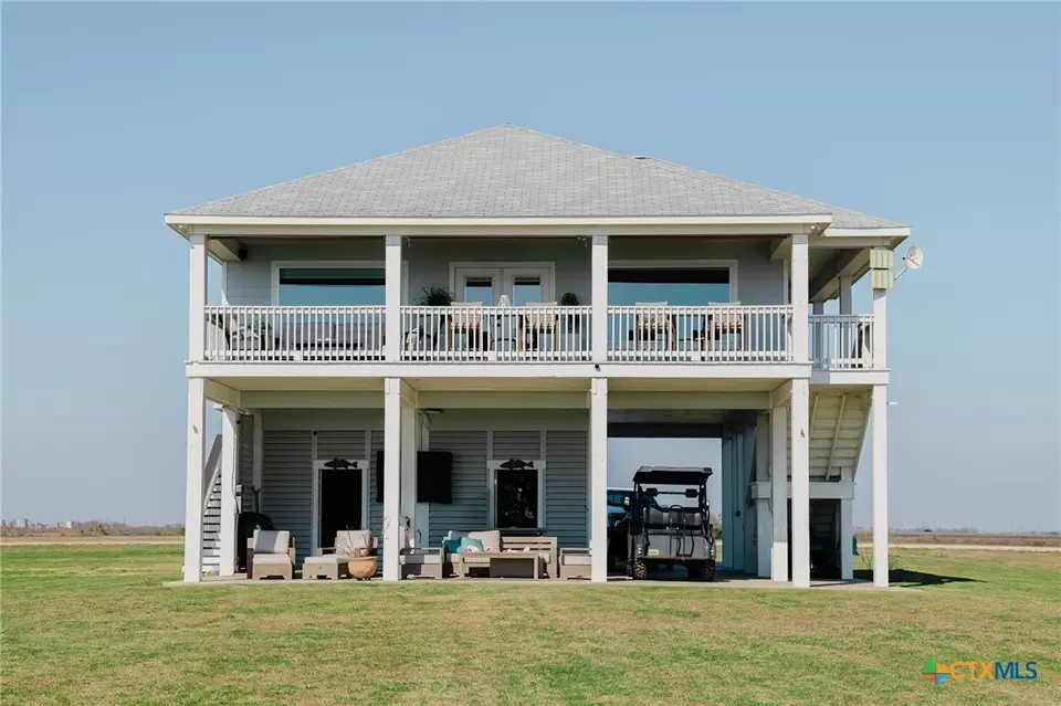 Exterior - 299 Bay Dr, Palacios, TX 77465 photo 1 of 10