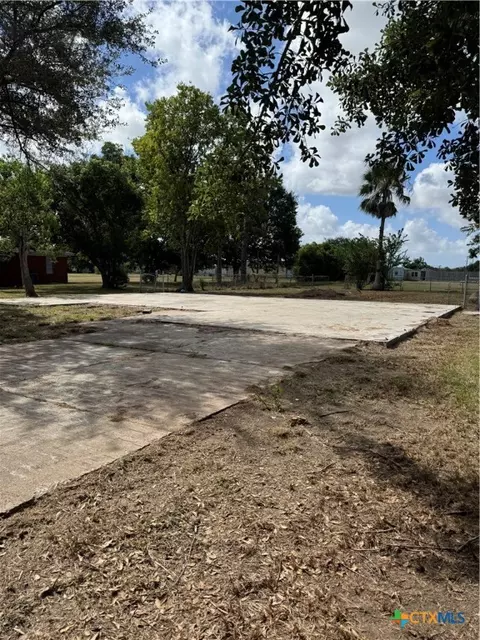 315 E Tres Palacios Ave, Palacios, TX 77465