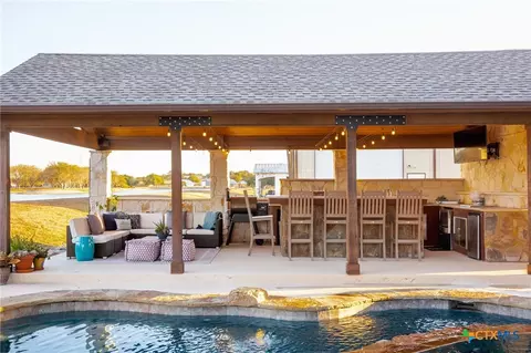 311 Ski Plex Dr, Seguin, TX 78155