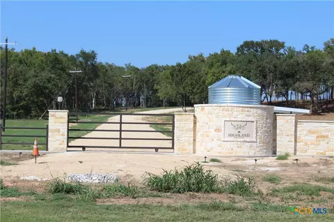 165 Highland Dr, Cameron, TX 76520