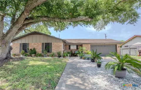 103 Canterbury Ln, Victoria, TX 77904