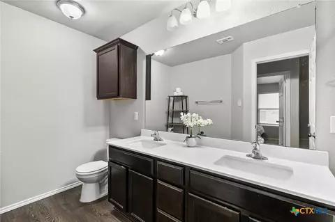 Bath - 271 Bainbridge Rd, Temple, TX 76502 photo 2 of 2