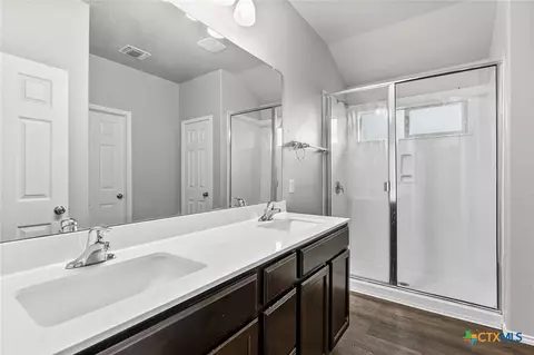 Bath - 271 Bainbridge Rd, Temple, TX 76502 photo 1 of 2
