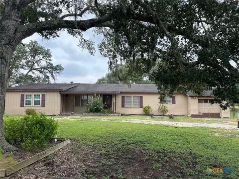 22376 Fm 530, Hallettsville, TX 77964