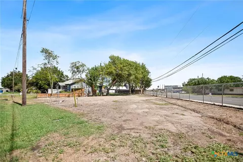 523 Broadway St, Port Lavaca, TX 77979