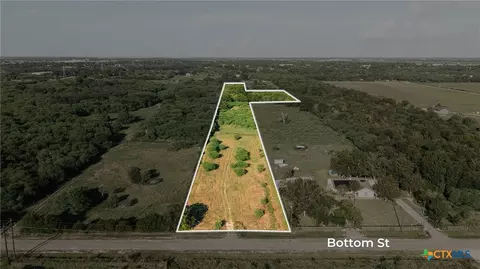 2777 Bottom St, Victoria, TX 77901