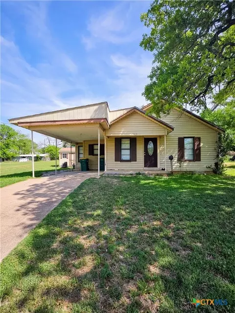 105 E 109 E Leon St, Gatesville, TX 76528