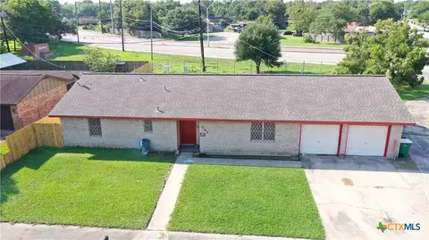 101 Canterbury Ln, Victoria, TX 77904