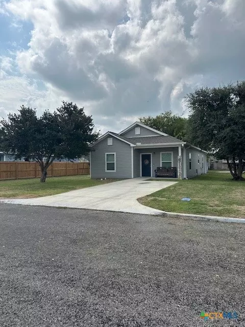 103 Retama Rd, Refugio, TX 78377
