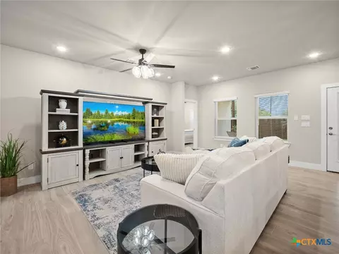 5338 Howard St, San Antonio, TX 78212