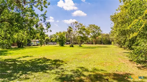 404 8th St, Palacios, TX 77465
