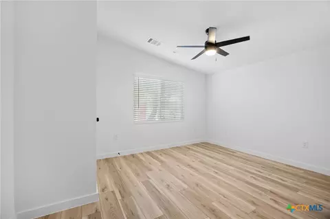 404 E Pecan St, Taylor, TX 76574 photo 16
