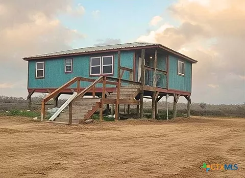 410 Guadalupe River Dr, Tivoli, TX 77990