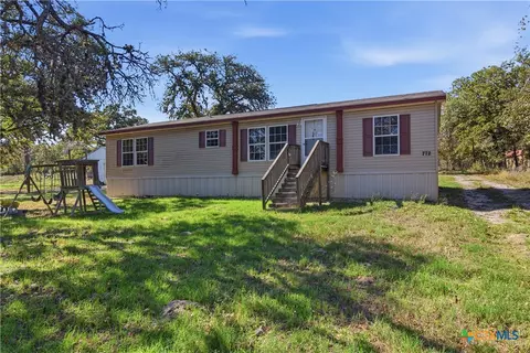 780 Oak Tree Rd, Seguin, TX 78155