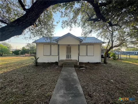 1009 Oak St, Refugio, TX 78377
