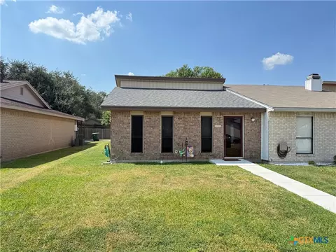 311 Versailles, Victoria, TX 77904
