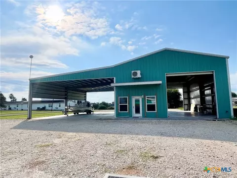 211 N 5th St, Port O'connor, TX 77982