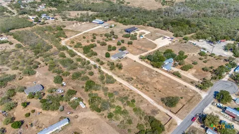 470 Country Acres Dr, Seguin, TX 78155