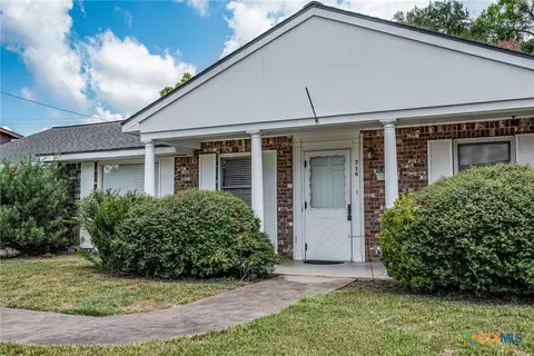 716 Brookhollow Dr, Port Lavaca, TX 77979