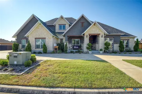 222 August Ave, Shiner, TX 77984
