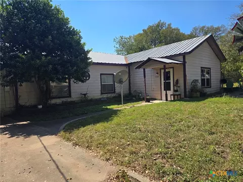 1002 W Leon St, Gatesville, TX 76528