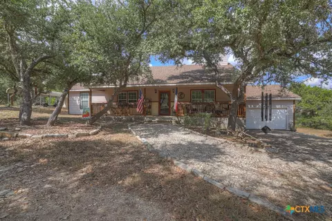 911 Heritage Hl, Canyon Lake, TX 78133
