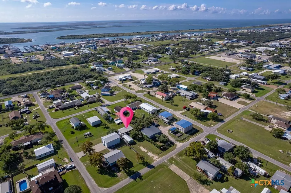 View/Area - 1207 W Madison Ave, Port O'connor, TX 77982 photo 4 of 5