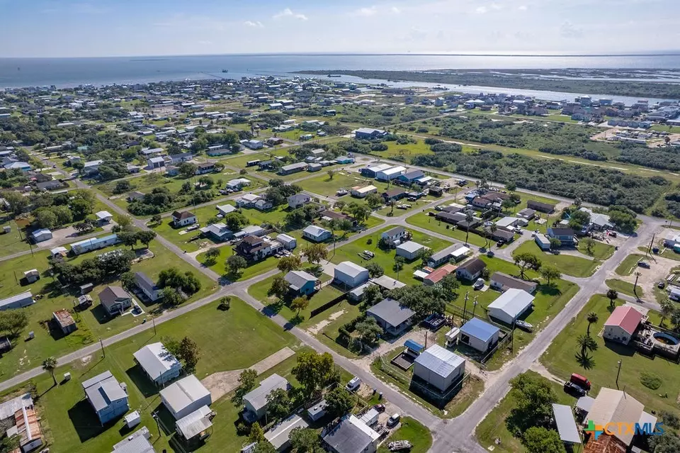 View/Area - 1207 W Madison Ave, Port O'connor, TX 77982 photo 5 of 5