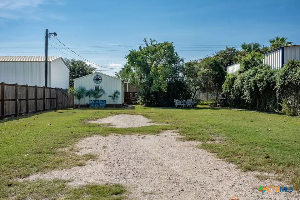 Exterior - 1207 W Madison Ave, Port O'connor, TX 77982 photo 2 of 11