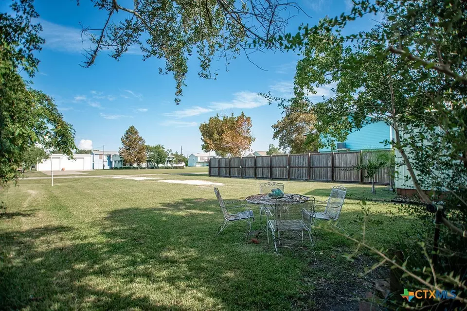 Exterior - 1207 W Madison Ave, Port O'connor, TX 77982 photo 4 of 11