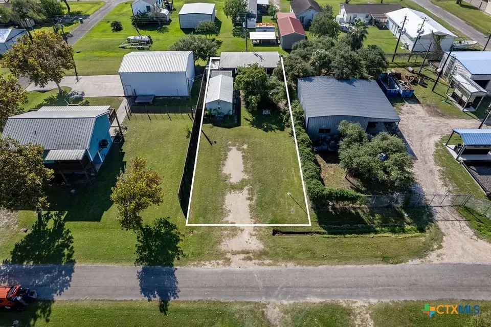 View/Area - 1207 W Madison Ave, Port O'connor, TX 77982 photo 2 of 5