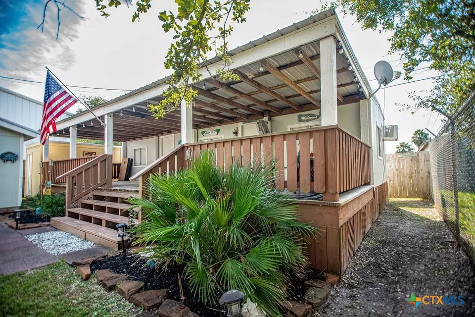 Exterior - 1207 W Madison Ave, Port O'connor, TX 77982 photo 3 of 11